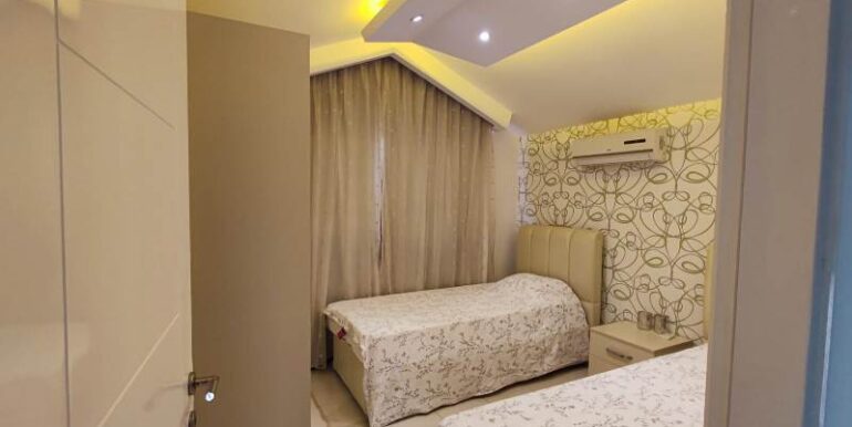 6 zimmer dublex wohnung 800m zum kleopatrastrand 10