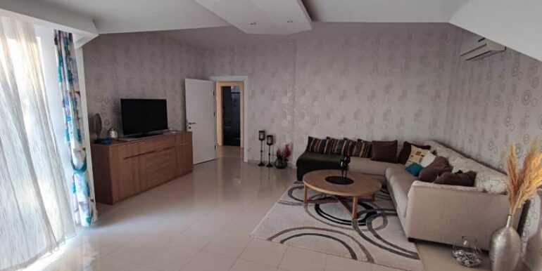 6 zimmer dublex wohnung 800m zum kleopatrastrand 13