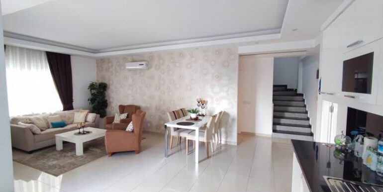 6 zimmer dublex wohnung 800m zum kleopatrastrand 30