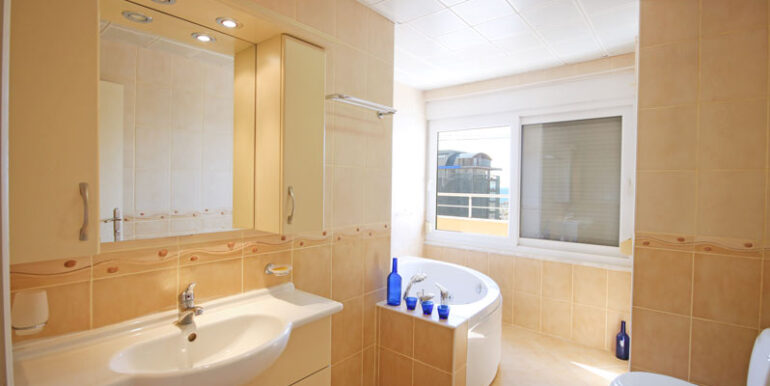 STRANDNAHE GROSSE PENTHOUSE ZU VERKAUFEN 24