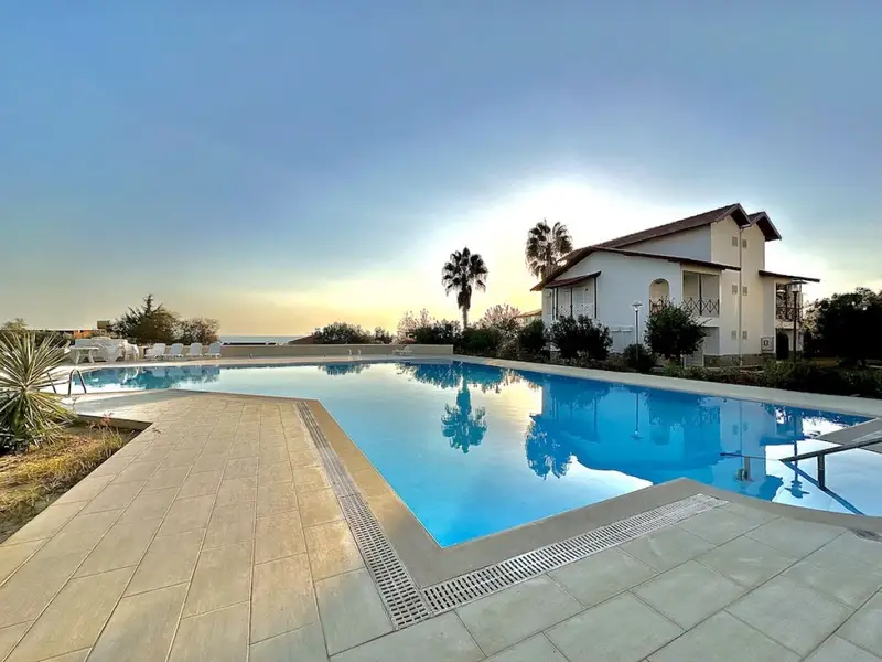 Komplett Renoviert-Villa mit Pool BU20
