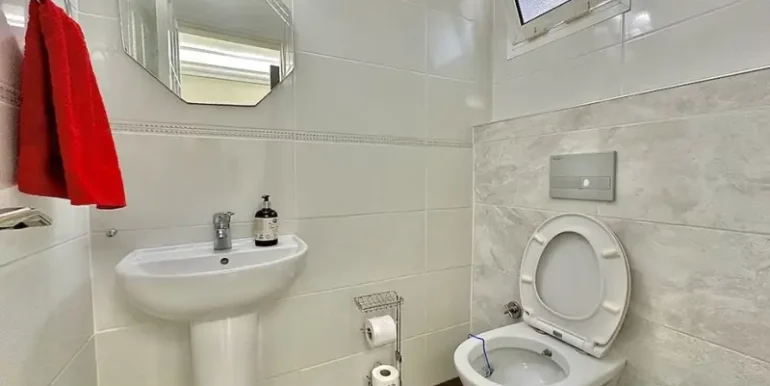 Komplett Renoviert-Villa mit Pool BU20 10