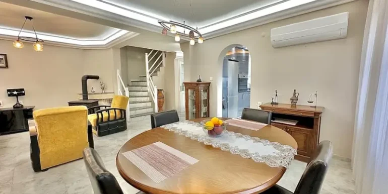 Komplett Renoviert-Villa mit Pool BU20 11