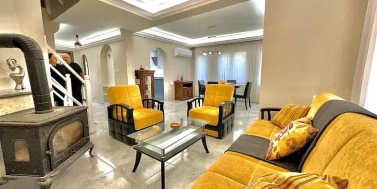 Komplett Renoviert-Villa mit Pool BU20 13