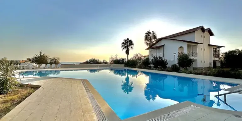 Komplett Renoviert-Villa mit Pool BU20 21