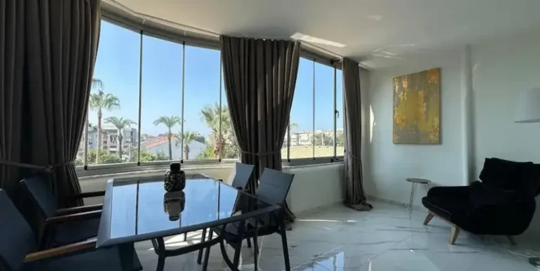 Komplett Renovierte Residenz Wohnung 5678 11