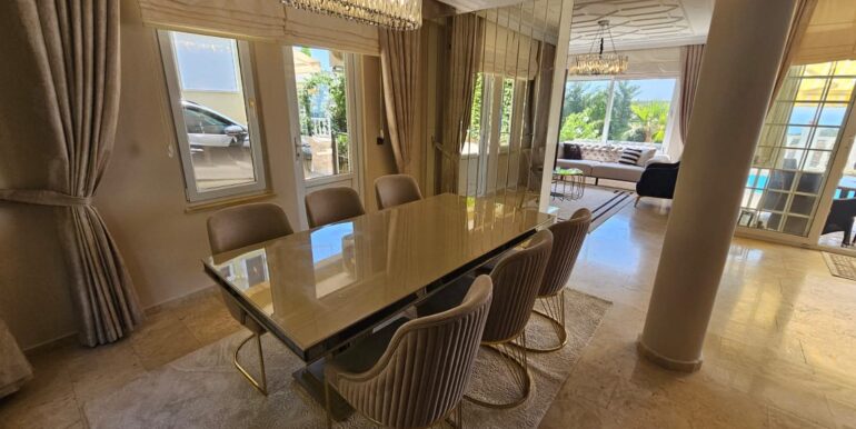 Meerblick Villa in Alanya für 349.000 Euro 18