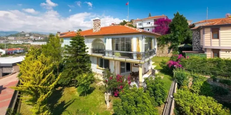 Strand Villa Alanya fur 215.000 Euro 1