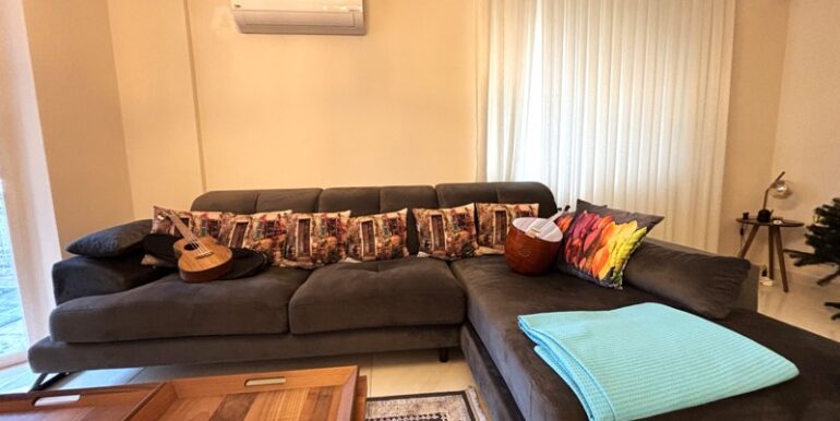 Komplett Renovierte 3 Zimmer Wohnung Kleopatra Strand Lage 9
