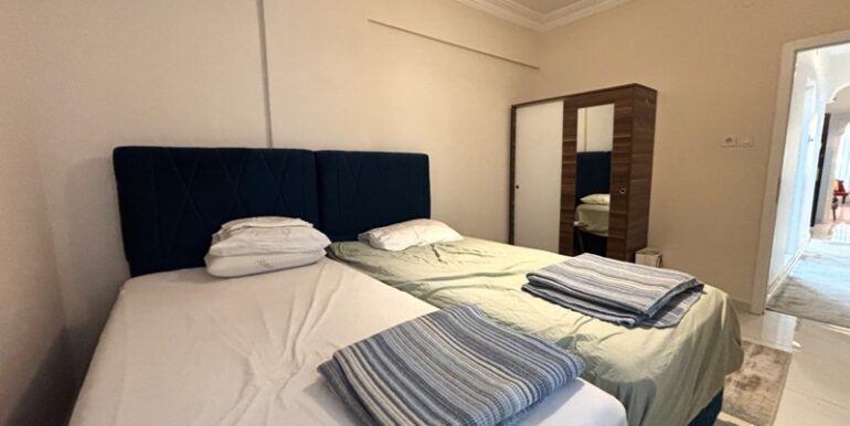 Komplett Renovierte 3 Zimmer Wohnung Kleopatra Strand Lage 18