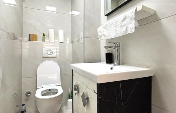 Komplett Renovierte 3 Zimmer Wohnung Kleopatra Strand Lage 26