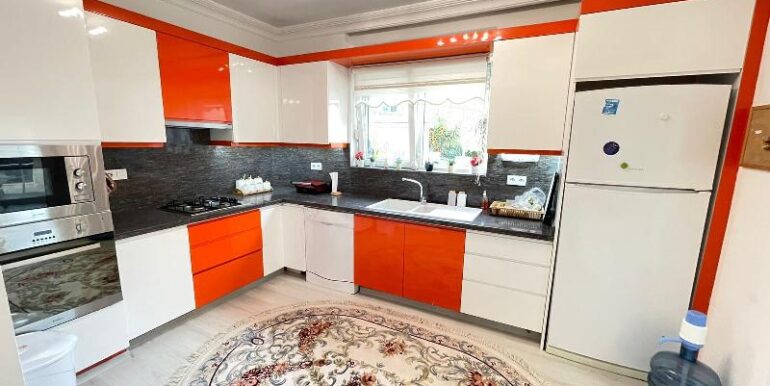 Alanya Strandnahe private Villa mit Pool und Garage 12